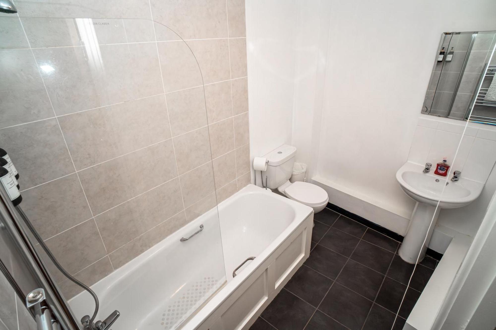3 Bedroom Central Apartment In Belfast City Centre Exteriör bild